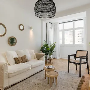 casa-boma-lisboa-shining-spacious-apartment-with.hotels-lisbon-portugal.com/