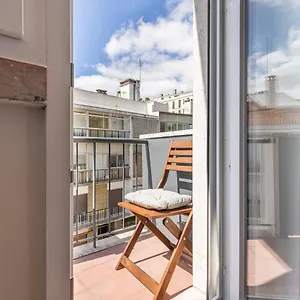 charming-design-apartment.hotels-lisbon-portugal.com/